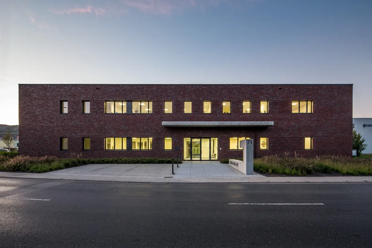 Laborgebäude der Jena Bioscience GmbH am Abend